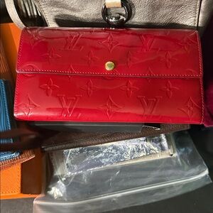 Lv Vern is Long Wallet